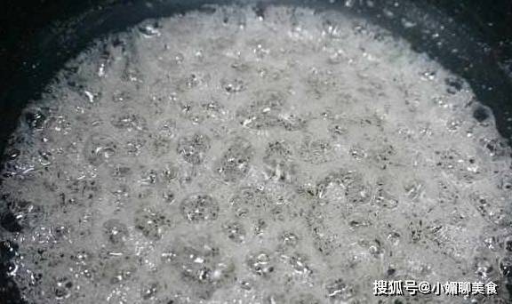 做法|小孩们最爱的小零食，香甜酥脆，做法简单，买袋白糖就能做
