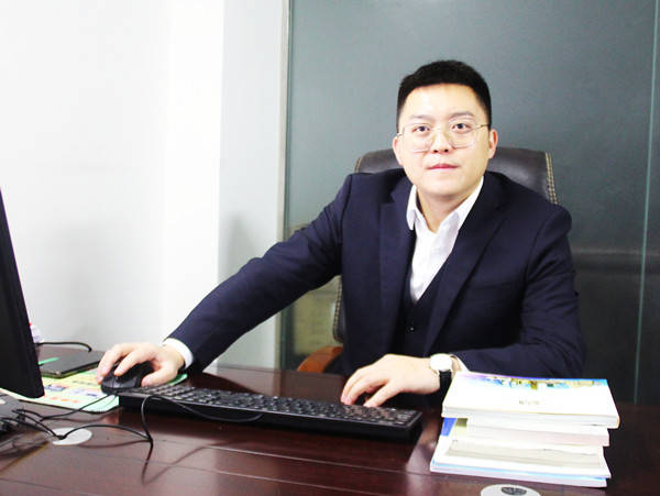 国家级营销师,经济师徐波徐波,男,1989年2月出生,四川省古蔺县丹桂镇