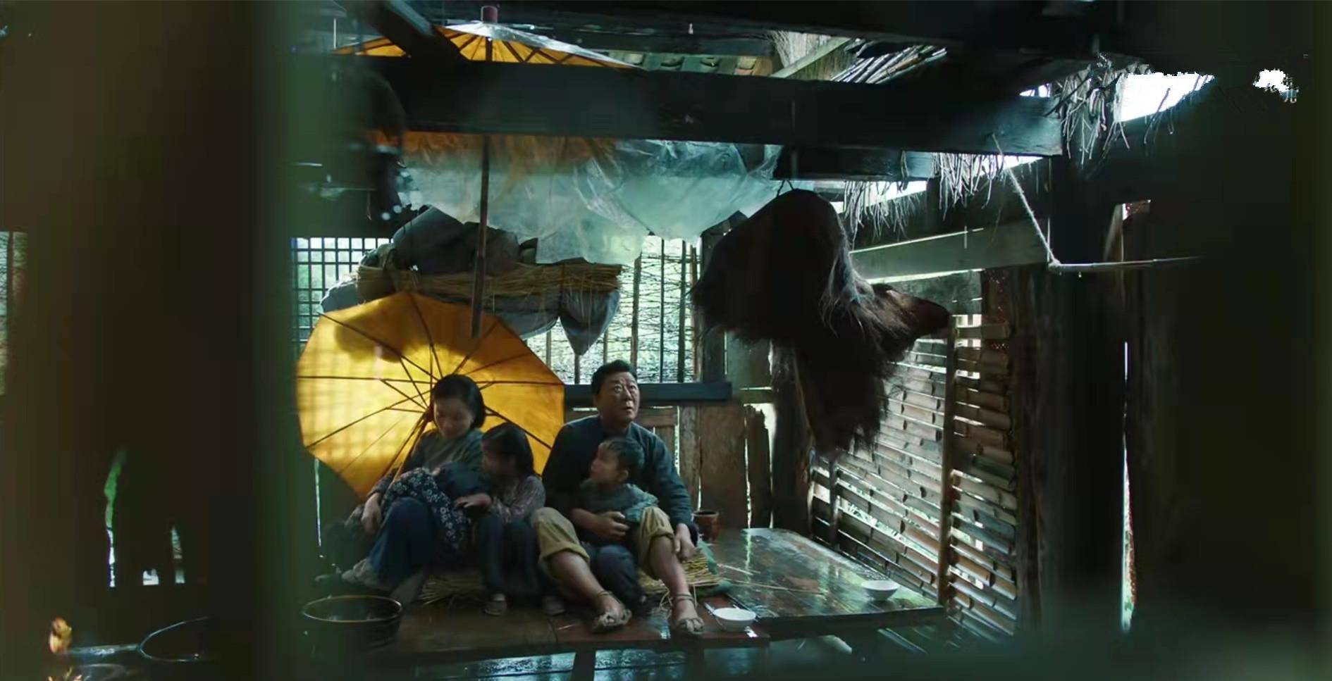 阿译|《功勋》默默无闻张富清单元：一个剧情、三个家打脸当下很多神剧