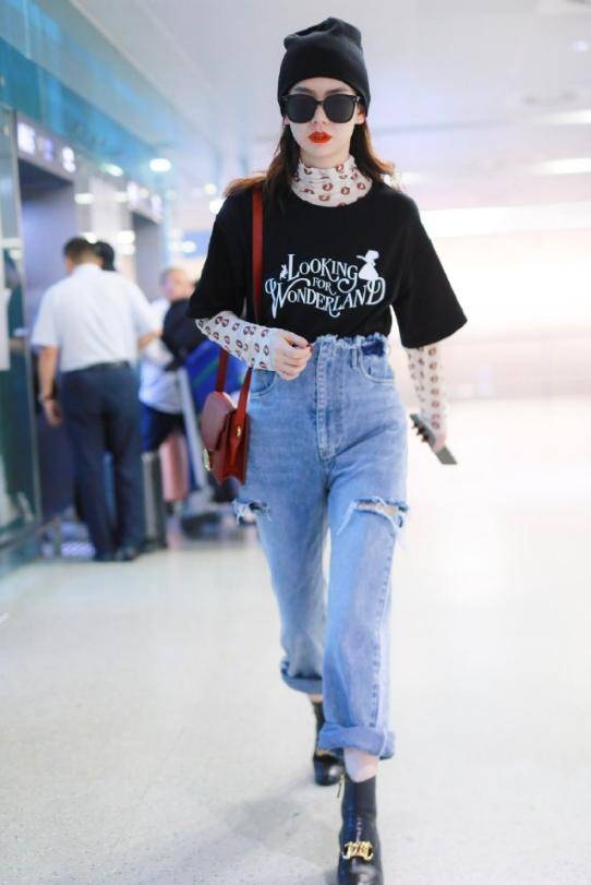 黑色 夏季穿搭没头绪?试试时髦显瘦黑T恤,时而狂野霸气时而甜美温柔