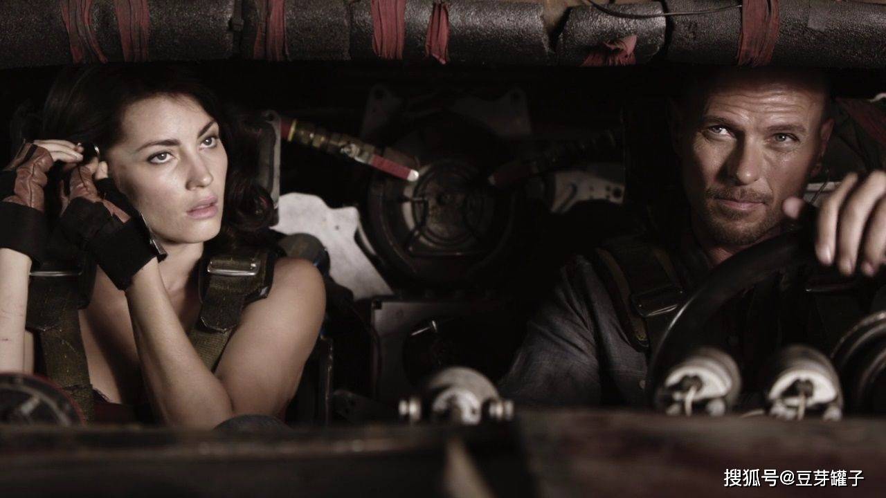 成本|《死亡飞车2》，更爽更暴力，尺度更大的飙车电影！