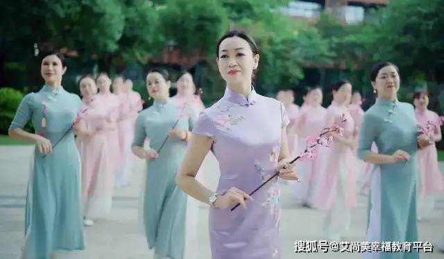 雅韵 雅韵旗袍进阶班 | 一半光阴绣花,一半绝代风华