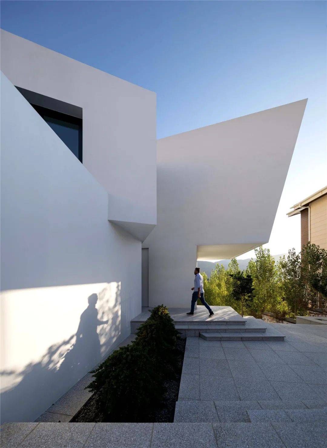 uc21architects设计悬式住宅