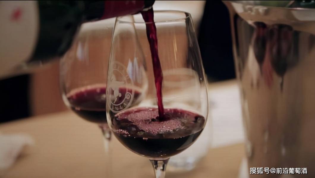 著名的罗讷河谷产区红葡萄酒,法国葡萄酒的发源地罗讷河谷