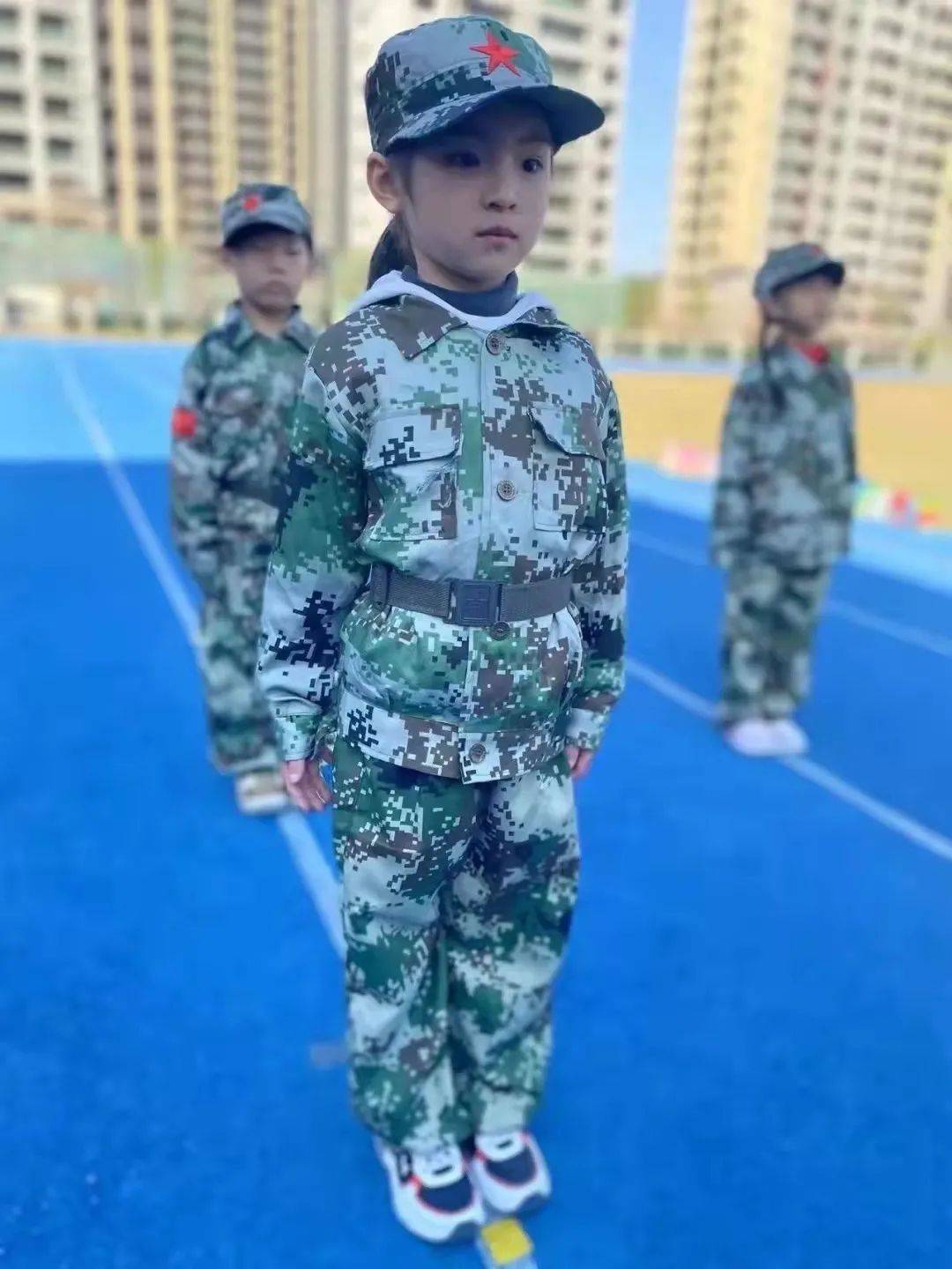 站立军姿我能行稍息立正我在行