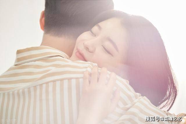 结婚十三年,丈夫每月给五万家用,一通未接电话打破了平静生活_李岚