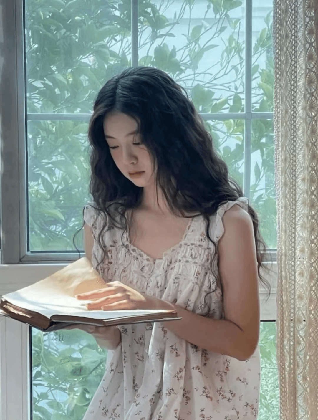 八卦爆料女星杨幂短发撞脸易烊千玺？！网友：这也太辣眼了吧！