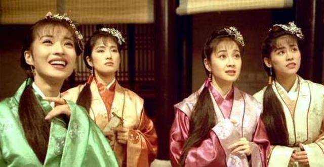 周星驰|周星驰早年《唐伯虎点秋香》罕见工作照，巩俐并不是最美