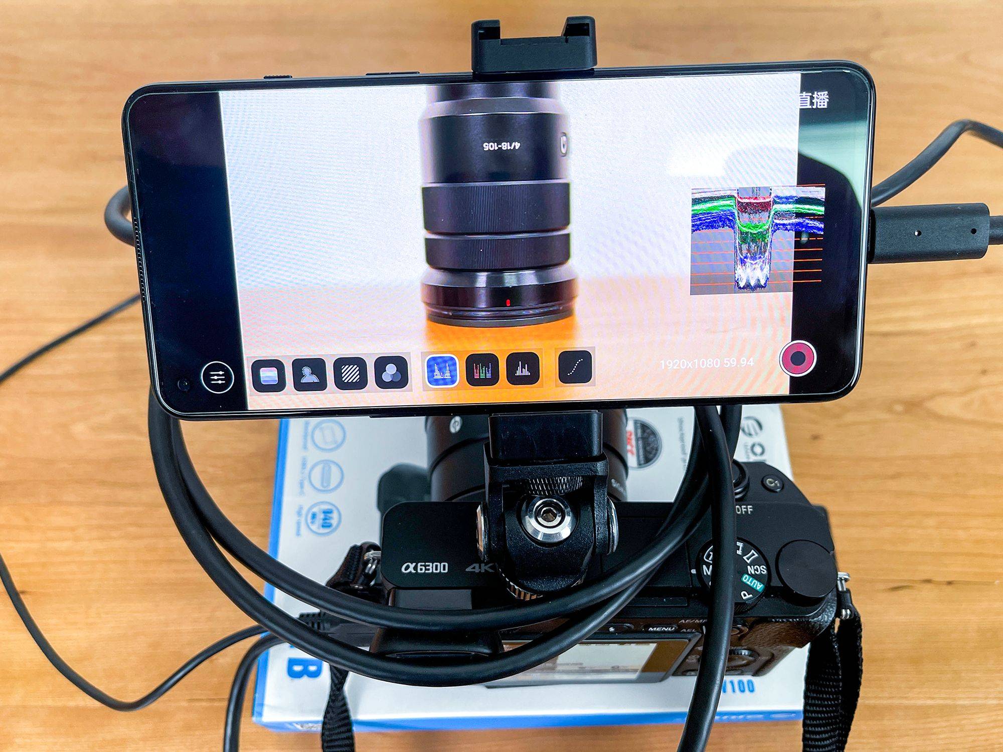 只要一个小配件，省下几千块，闲置手机变索尼微单监视器