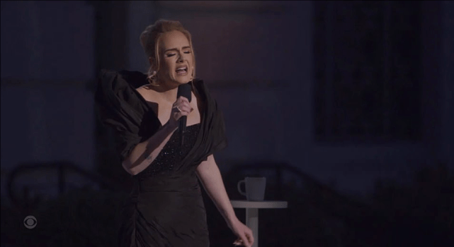 鱼尾 阿黛尔新造型好美！穿裹身鱼尾裙亮相宛如女王，瘦了90斤变化太大