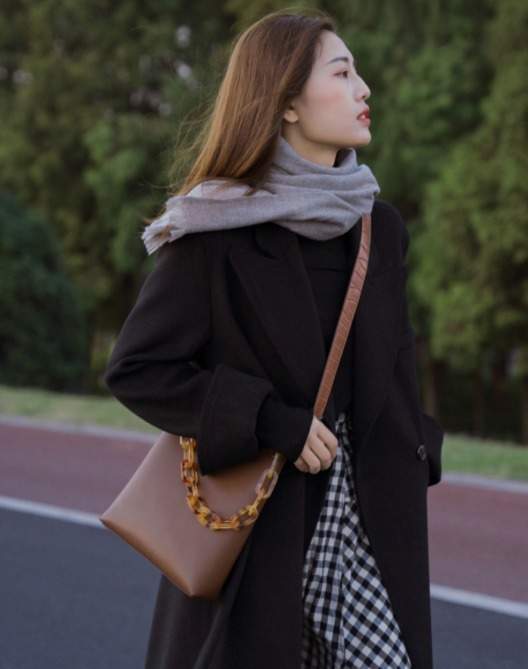 配饰 “黑色大衣”烂大街?冬天学会这4套穿搭就够了,让你保暖又洋气