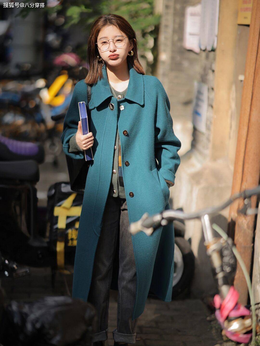 颜色 大衣不要只会选深色，这些彩色款才叫时髦，温柔显白又洋气