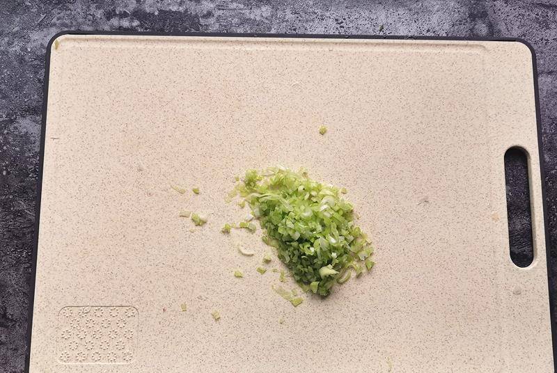 蔬菜|早餐这么做方便,蔬菜和蛋搅一搅,放锅中香味扑鼻,孩子抢着吃!