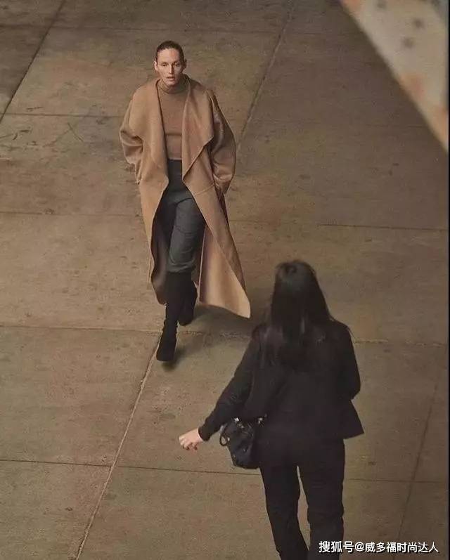 穿越 驼色+白色、驼色+红色，驼色与它们搭配，让你越穿越高级！