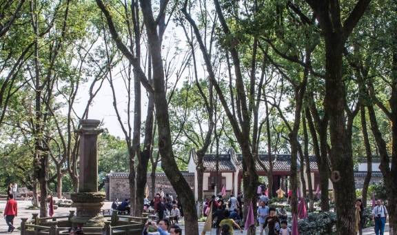 宁波这座千年古刹，寺庙中并没有佛像和僧侣，却一直游客爆满