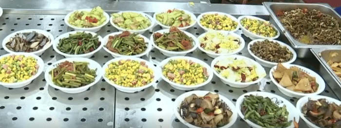 要求|夫妻住酒店吃自助早餐,要求打包被拒绝,还被厨师骂:不要脸