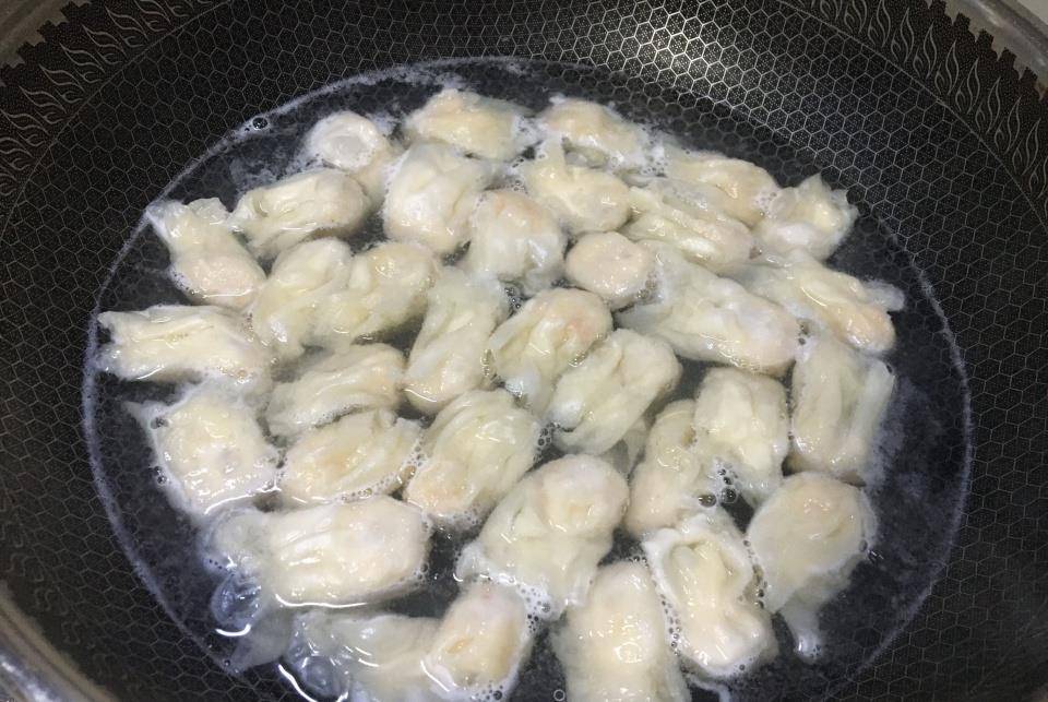 大蒜头|最近女儿点名要吃此早餐,鲜美多汁很开胃,五分钟煮一锅简单省事