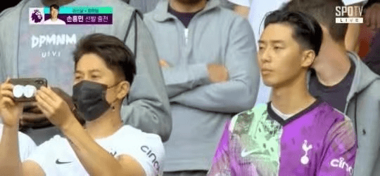 韩国演员朴叙俊在英国看球未戴口罩，被韩网骂翻：演漫威就飘了？_网友