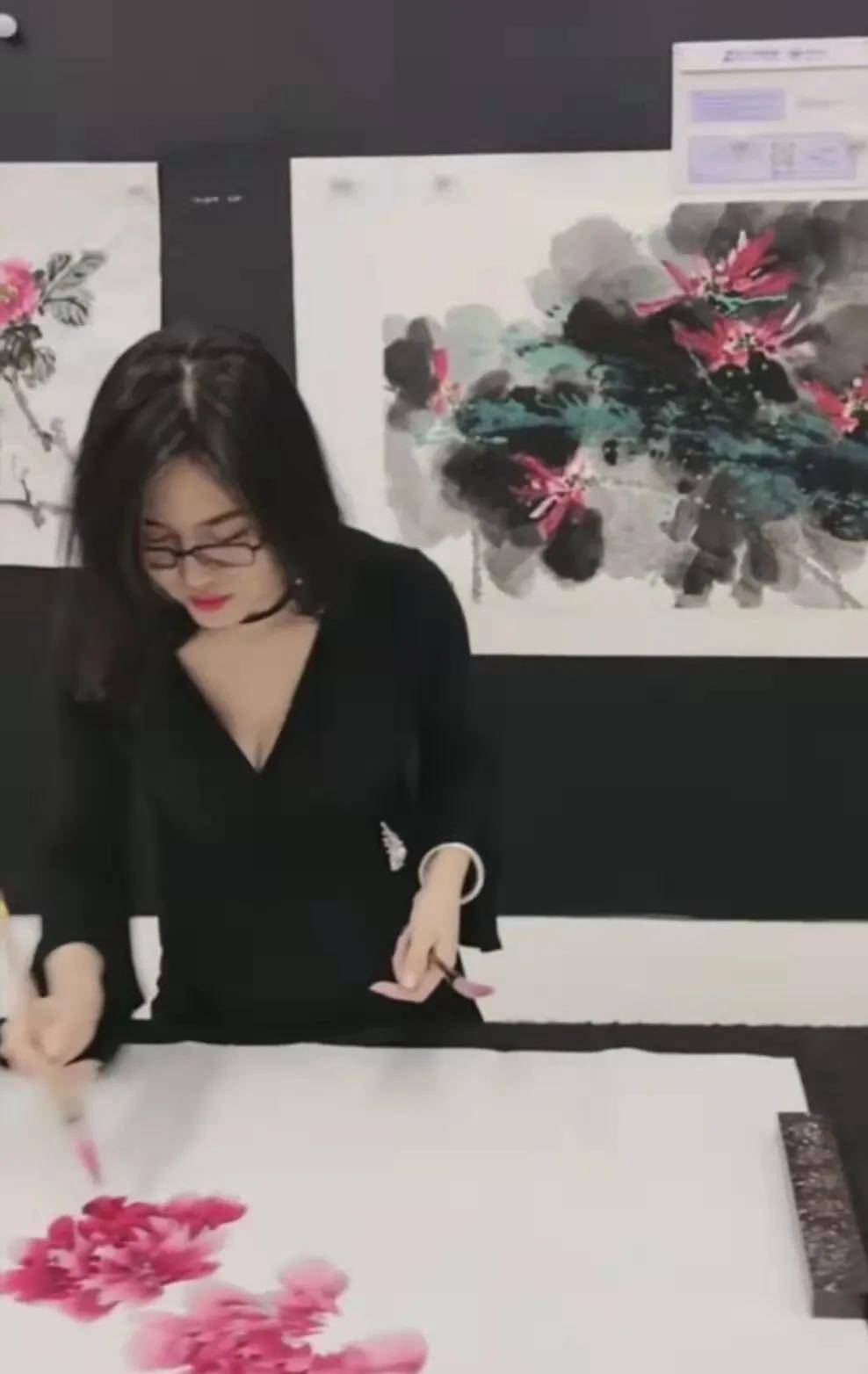 女画家马越国画小品及润格资料