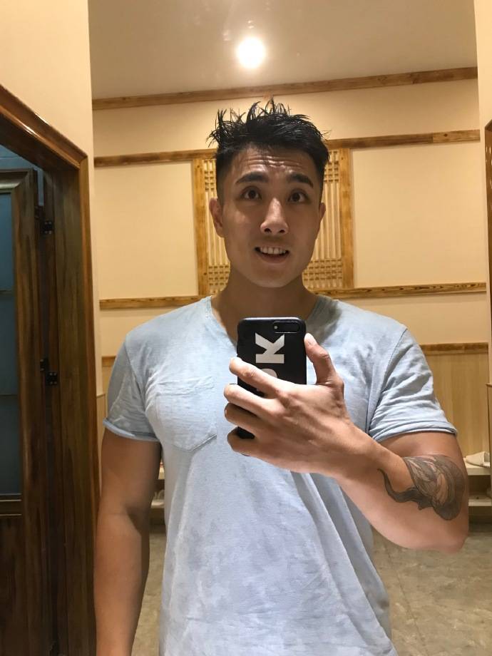 滿身肌肉的健身教練人在石家莊，憑借招牌式微笑，俘獲一片妹迷！ 健身減肥達人 第10张