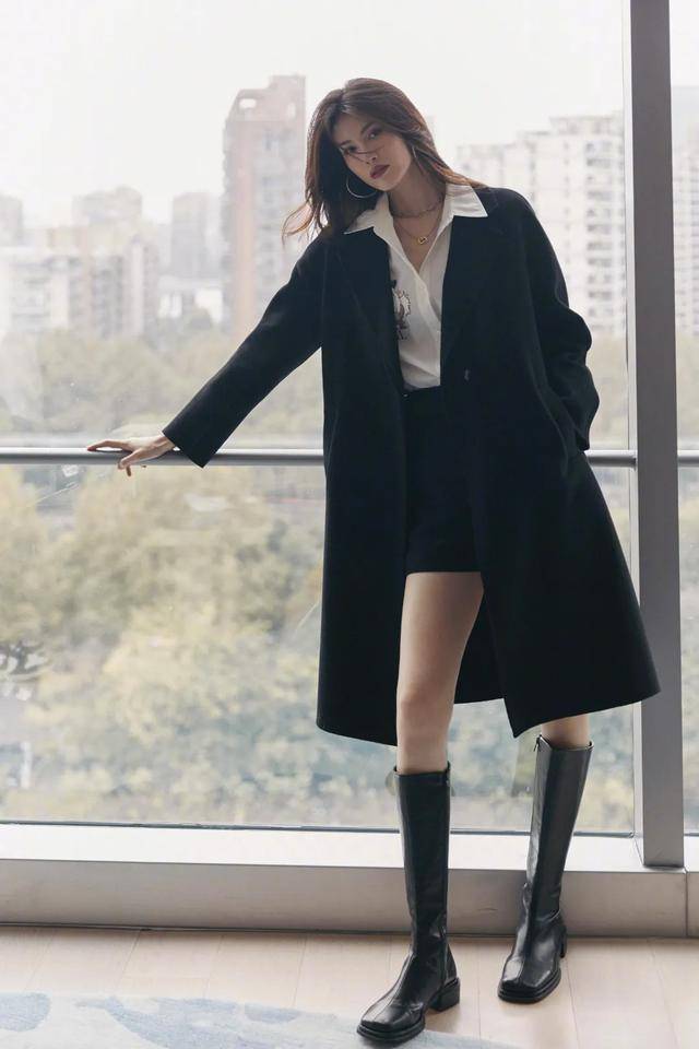 短裙 今年最流行的保暖穿搭,时髦好看的“不露腿”搭配