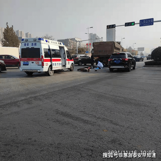 惨泰安某大街车祸一女子惨遭大车碾压一定远离大车