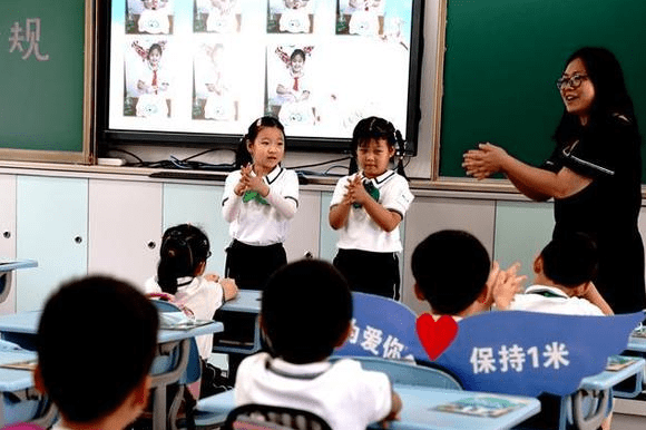 亮点|上海一幼儿园学生简历火了，内容多达15页，“复二代”身份是亮点