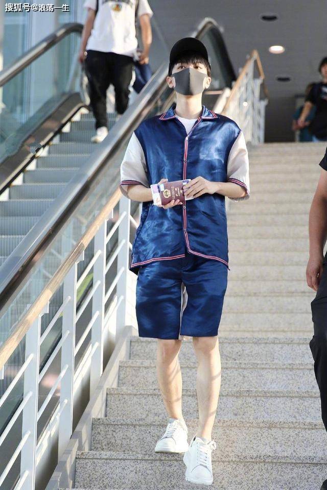 原创王俊凯终于长大了日常穿搭洋溢着青春与朝气每套都值得借鉴