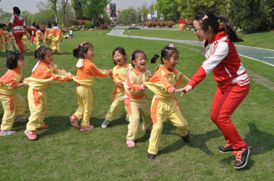 原创孩子和宝妈捉迷藏,5分钟后,再也找不到孩子了,宝妈自责又后悔