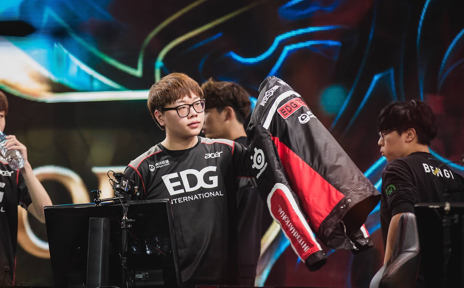 原创厂长没有嘲讽pawn!edg斩获s11冠军后,3波"遗留黑料"被澄清