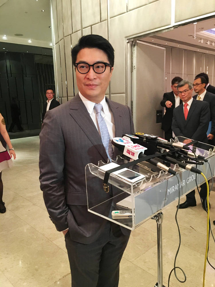 每年可以收租60亿,还有坐拥46650亩地皮,他才是香港的隐形首富_李家诚