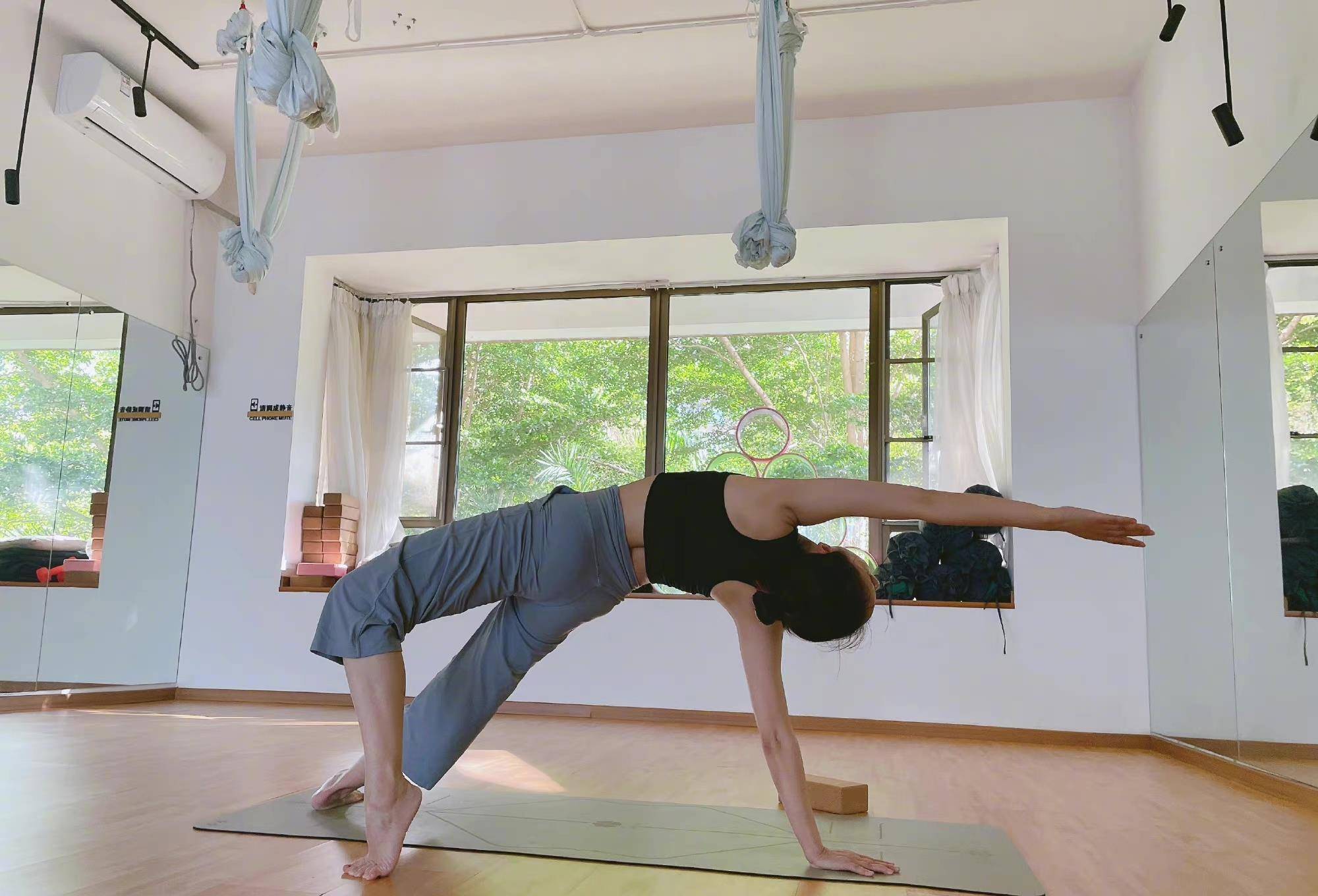 原创热爱瑜伽的吕一素颜也美丽