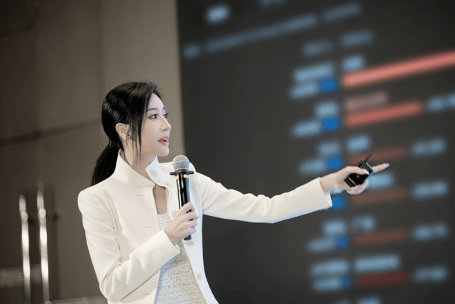 其实,刘心艺早已把这份善心,融入到生活工作中的点点