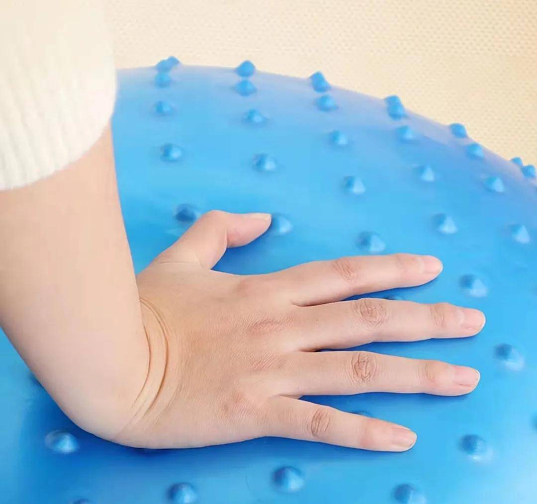 3种大龙球的玩法,超级锻炼孩子的专注力和平衡力!_训练