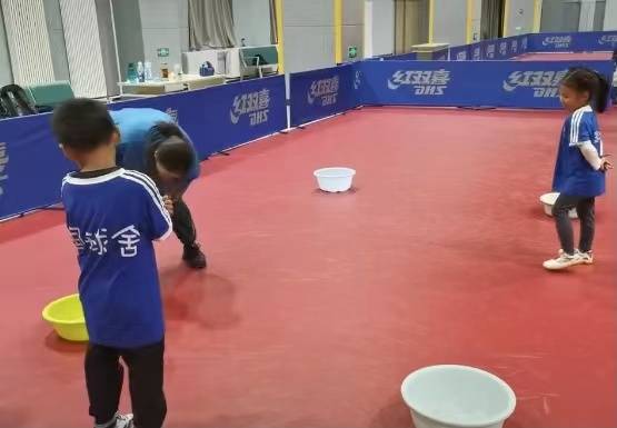 赢家|滑步运球，5岁女儿战胜王楠，拒绝握手撒娇，国乒大满贯气喘吁吁