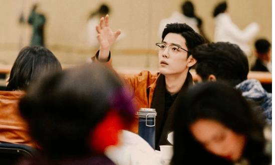 肖战抵达机场 79fc3b2ef7e24e65930bd3192de95b12.png