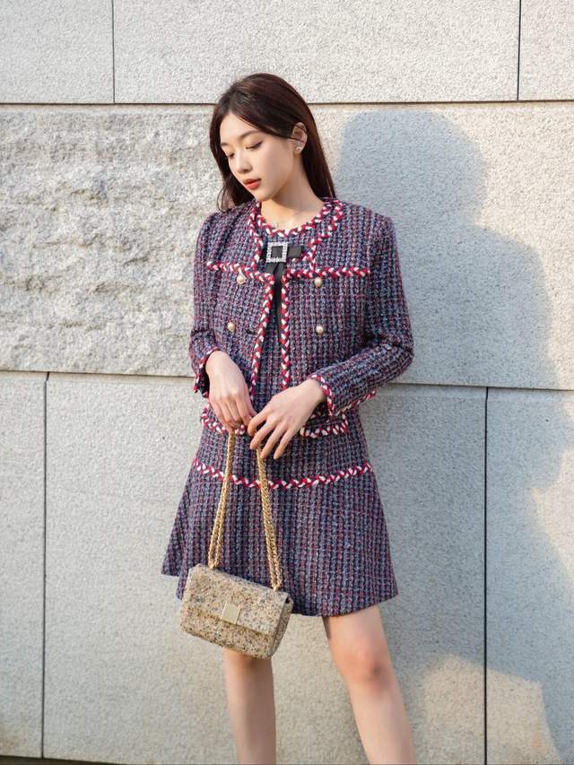 整体 如果你是精致女人，就不能错过“小香风套装”，照着穿就有好气质