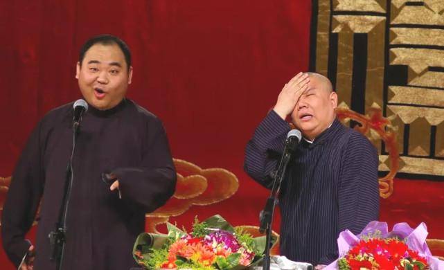 当然,也有网友来了一句,侯震不登台说相声,仅靠着给郭德纲开车也不是