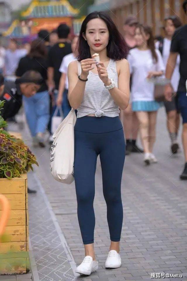 服装 大圆型领口上衣的好处，清爽舒适