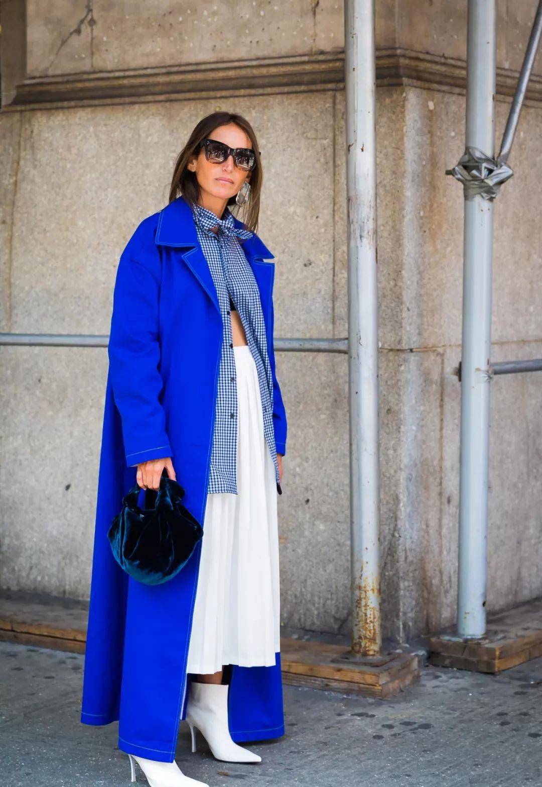 美得 入冬穿大衣＋裙子，美得无可救药！