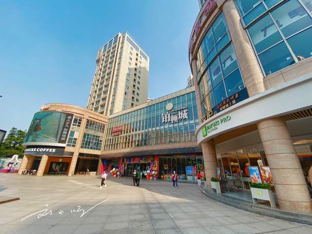 广东佛山祖庙附近的地标商场,可与地铁直通,现在人气却大不如前