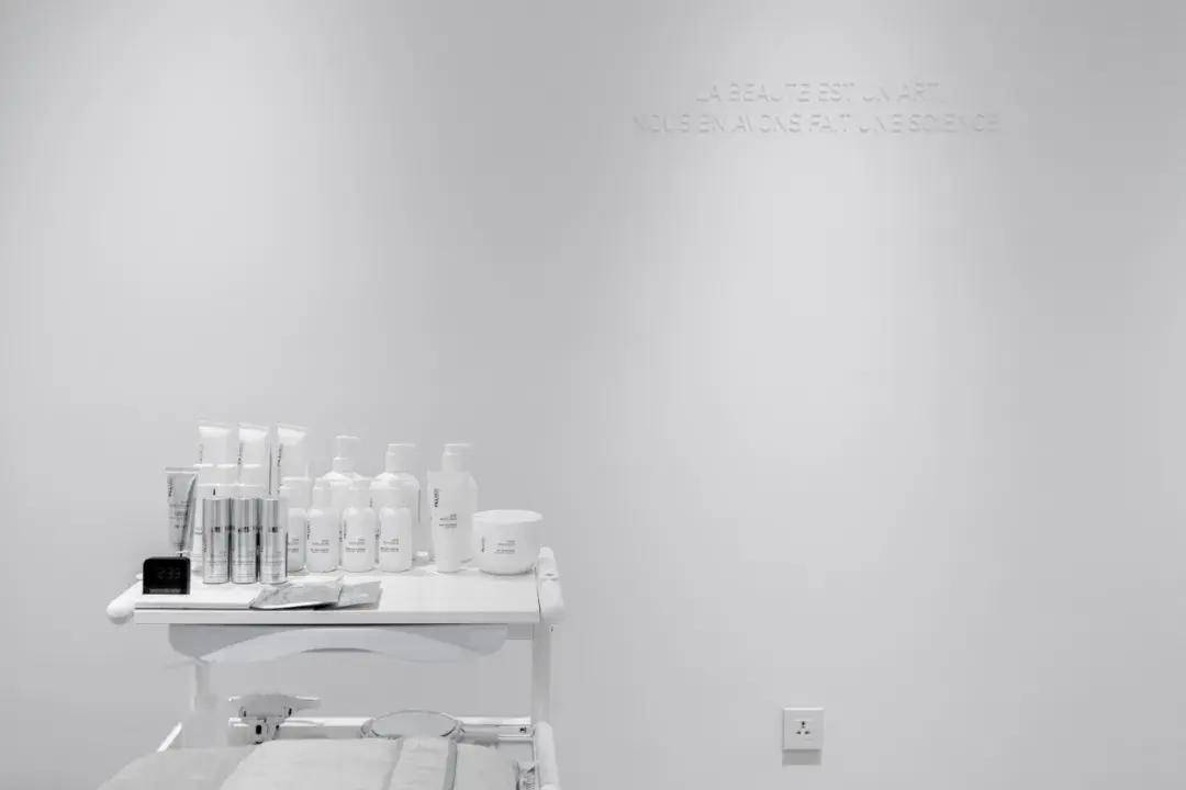療法太古彙新來了個「法國凍齡專家」，連明星都來這保養皮膚