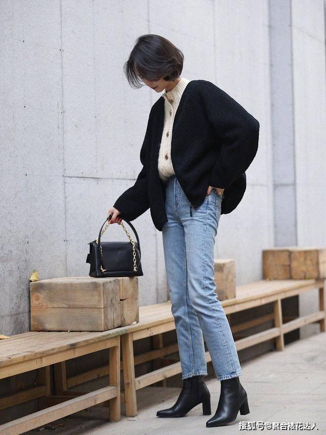 丽人 气质简约的“牛仔裤”，今冬流行这样穿，洋气显瘦，变身都市丽人