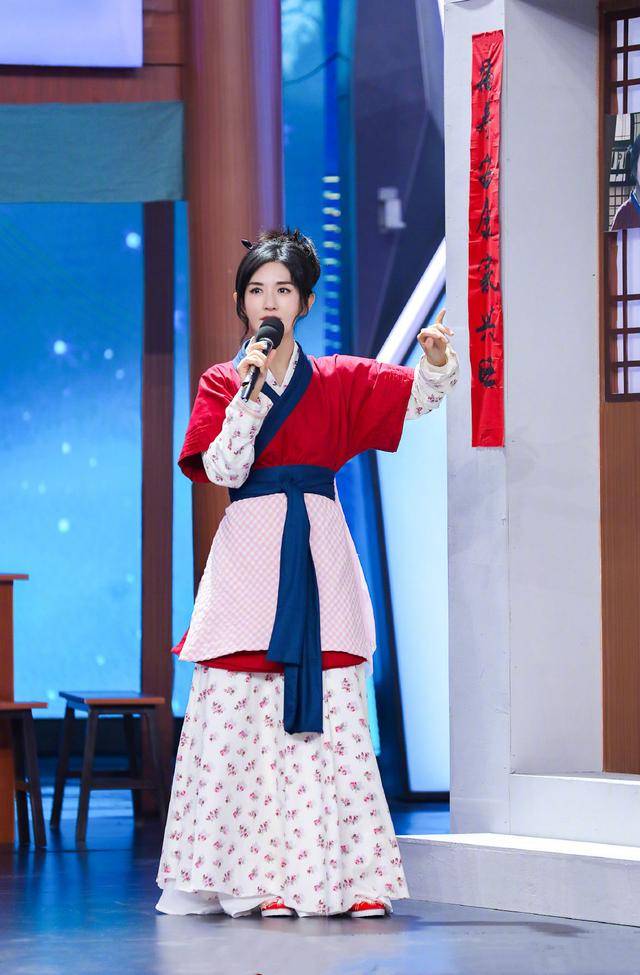 不分伯仲|快乐家族古装上演回忆杀，谢娜吴昕美得不分伯仲，何炅变翩翩公子