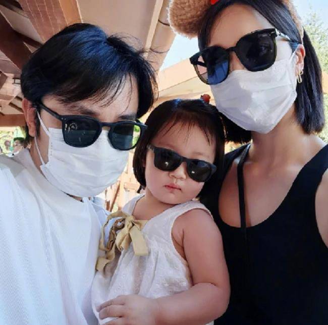 王祖蓝|36岁李亚男诞下二胎，晒出全家福大宝吸睛，网友：越来越好看