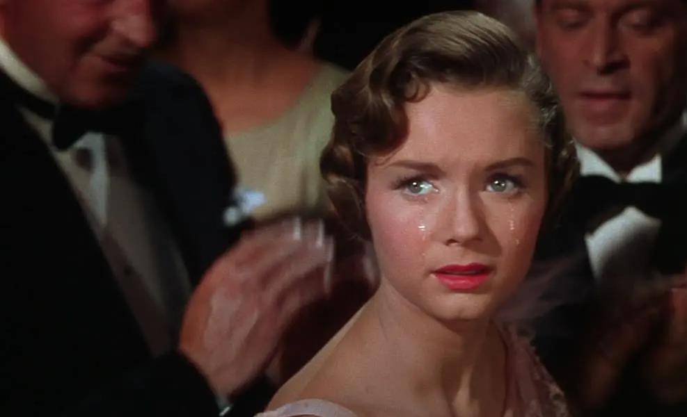 从无声到有声电影的过渡中,通过《雨中曲》致敬那个时代的歌舞片_琳娜