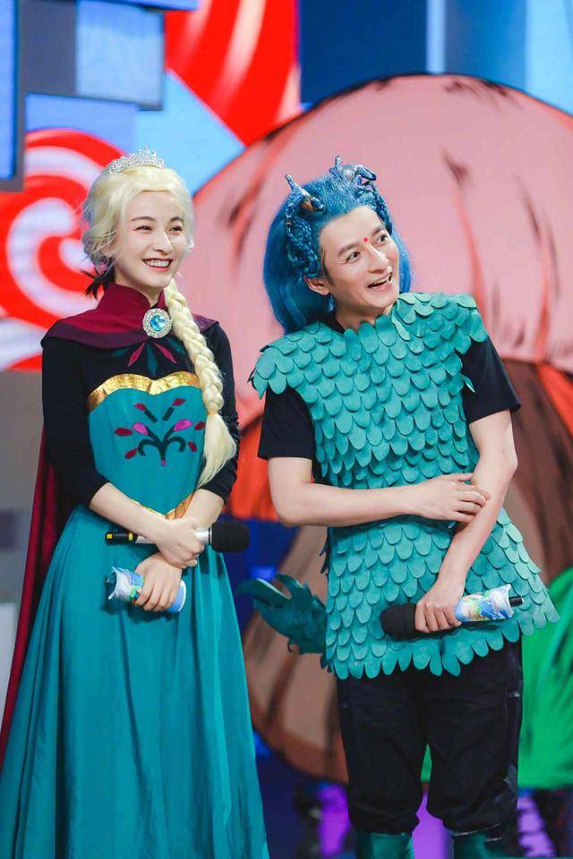 不分伯仲|快乐家族古装上演回忆杀，谢娜吴昕美得不分伯仲，何炅变翩翩公子