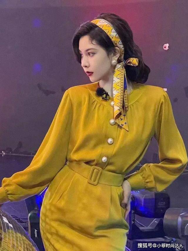 经验教程 今年不仅是流行复古穿搭，配饰上也在复古回潮，经典高级不挑人！
