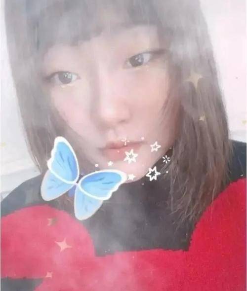 朱之文 朱之文女儿认真打扮并不丑，千格鸟上衣配小黑裤，同框弟媳显高挑