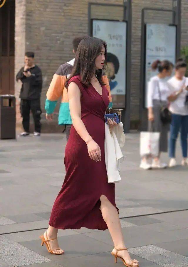 显得 气质出众的连衣裙搭配技巧，兼顾美感与舒适度，遮肉显瘦